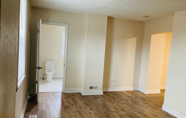 2 beds, 1 bath, 1,087 sqft, $1,600