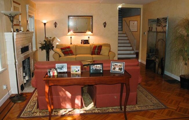 Fully Furnished Short Term Rental (March 7 to June 28, 2025) By Downtown Menlo Park!