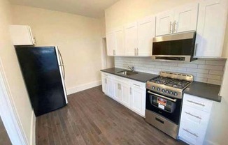 1 bed, 1 bath, 700 sqft, $2,100