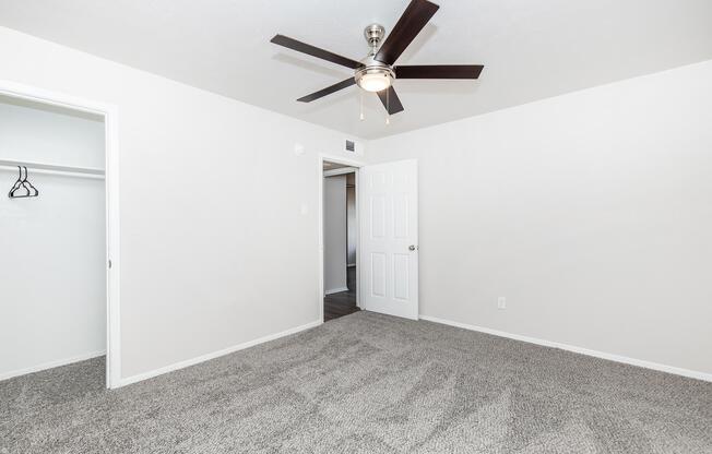 2 beds, 1 bath, 889 sqft, $1,000