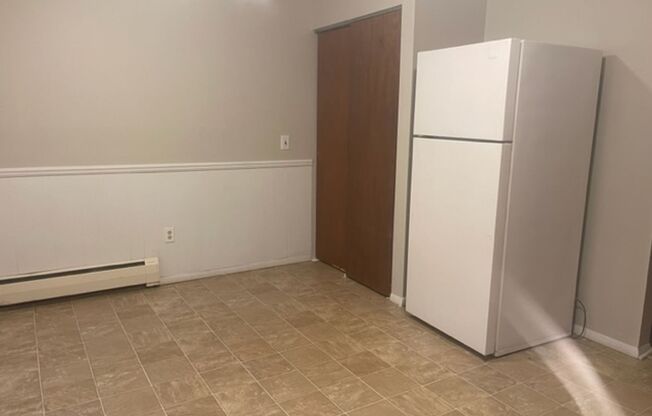 2 beds, 1 bath, $1,175, Unit D-8