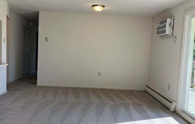 2 beds, 1 bath, 900 sqft, $1,525, Unit 933