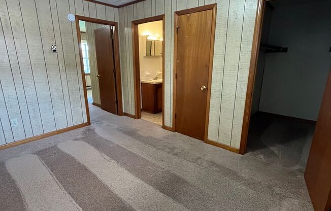 1 bed, 1 bath, 500 sqft, $1,130, Unit R-5