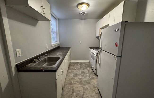 2 beds, 1 bath, $1,400, Unit 7022 #GDN-J