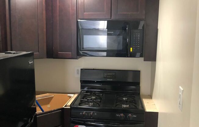 Studio, 1 bath, 206 sqft, $925, Unit 106