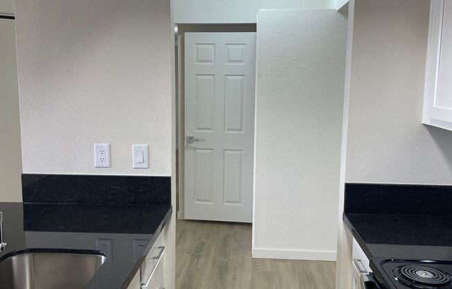 2 beds, 1 bath, 707 sqft, $1,239, Unit 7224