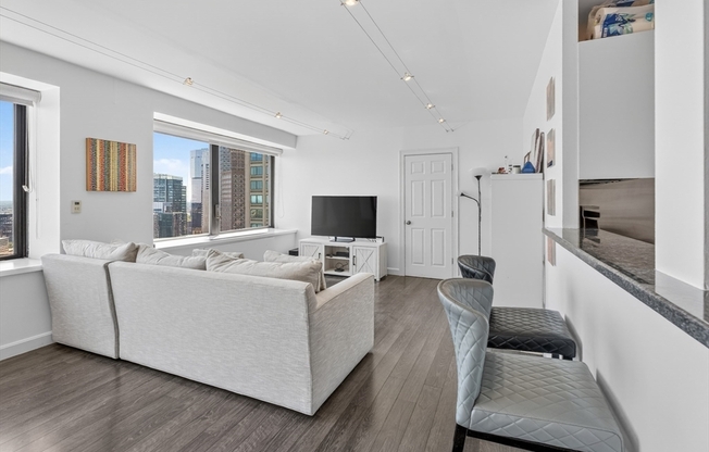 1 bed, 1 bath, 862 sqft, $4,100, Unit 33E