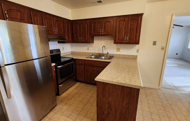 3 beds, 2.5 baths, $2,600