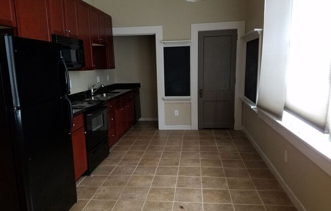 1 bed, 1 bath, 590 sqft, $1,000, Unit Apt 303