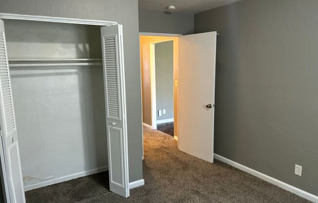 2 beds, 1 bath, 750 sqft, $1,070, Unit B05 1040 16