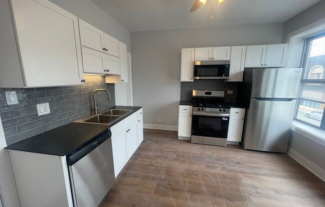 4393 N Elston