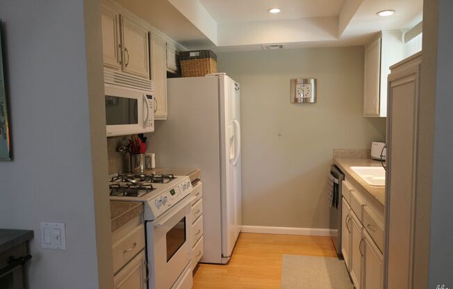 2 beds, 2 baths, $2,595, Unit # 63