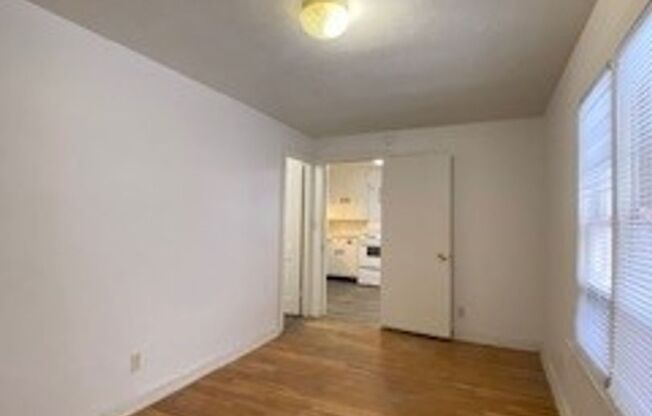 1 bed, 1 bath, $625, Unit Apt 2