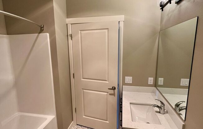 2 beds, 2 baths, 963 sqft, $1,995, Unit 204