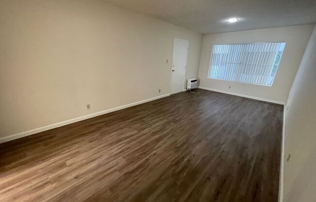 2 beds, 1 bath, 888 sqft, $2,190, Unit 114