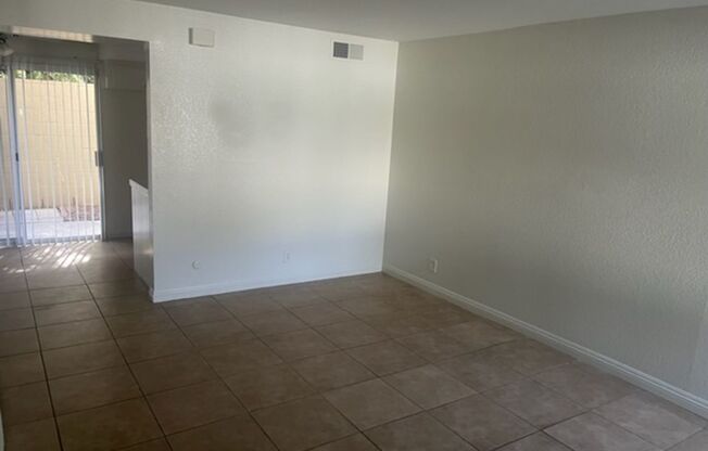 2 beds, 1.5 baths, $2,575, Unit 5