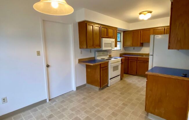 1206 SE 87th Ave. ** Charming Home with Garage **