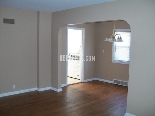 2 beds, 1 bath, $1,050