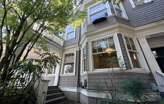 Charming Victorian Duplex in Goose Hollow – 3 Bed, 1.5 Bath