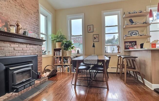 21 11 46 AVE