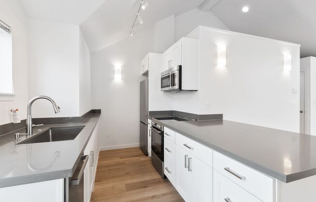 1 bed, 1 bath, 650 sqft, $2,695, Unit 300
