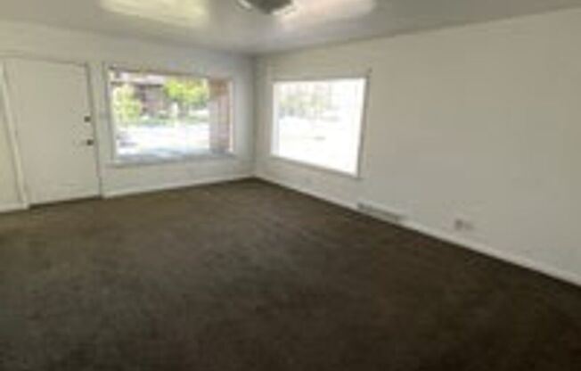 2 beds, 1 bath, 1,077 sqft, $1,250, Unit 380 N 200 E