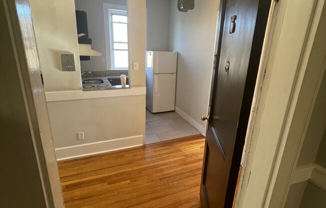 1 bed, 1 bath, $2,800, Unit 16