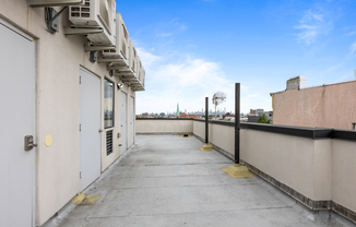 1390 PUTNAM AVE
