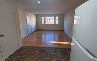 2 beds, 1 bath, 800 sqft, $2,500, Unit 8