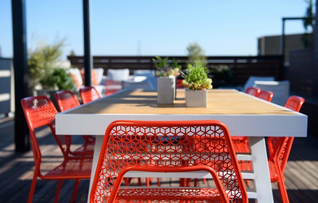 Table at Eleanor H16 Apartments