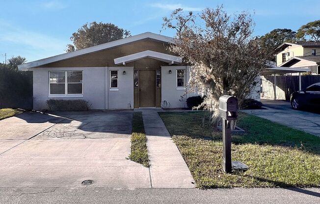 907 Lake Jessie Drive