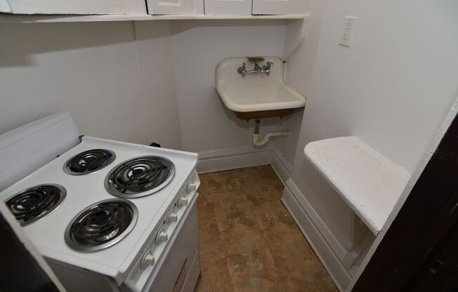 Studio, 1 bath, $900