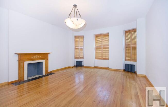 120 W 119 ST