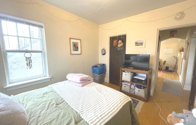1 bed, 1 bath, $1,045, Unit 301