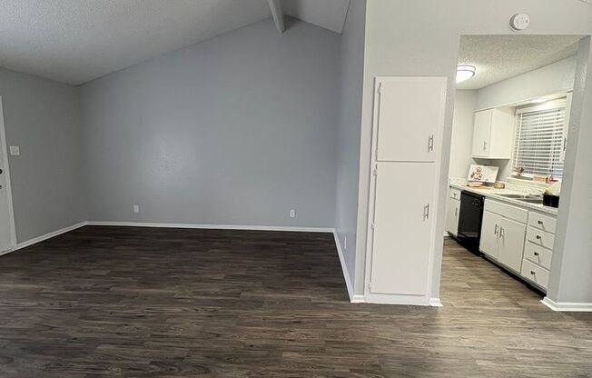 2 beds, 1 bath, 968 sqft, $789