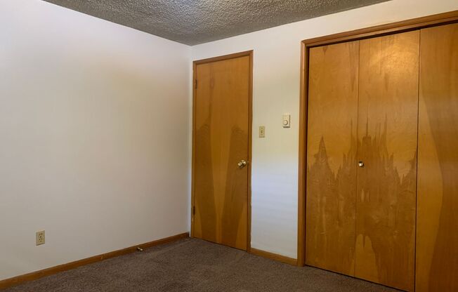 2 beds, 1 bath, $995, Unit #7