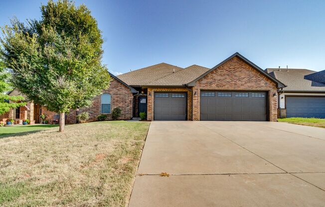 3 Bedroom 2 Bath 3 Car Garage - Edmond