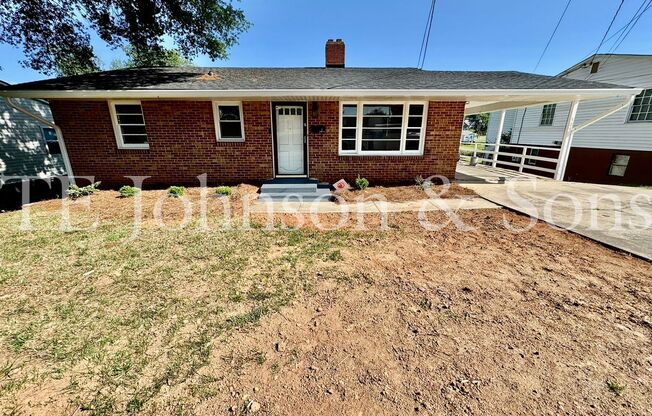 Charming 3-Bed Home Near Downtown Winston-Salem – Style, Space & Convenience!