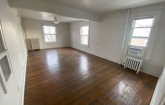 2 beds, 1 bath, $865, Unit 2