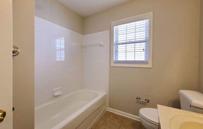 5 beds, 3 baths, $2,695