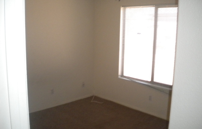 3 beds, 2 baths, $2,050, Unit U1259