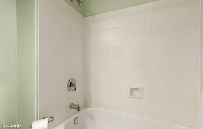 2 beds, 2 baths, $2,200, Unit APARTMENT 2168