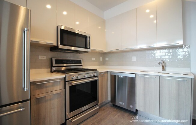 932 W Dakin St.
