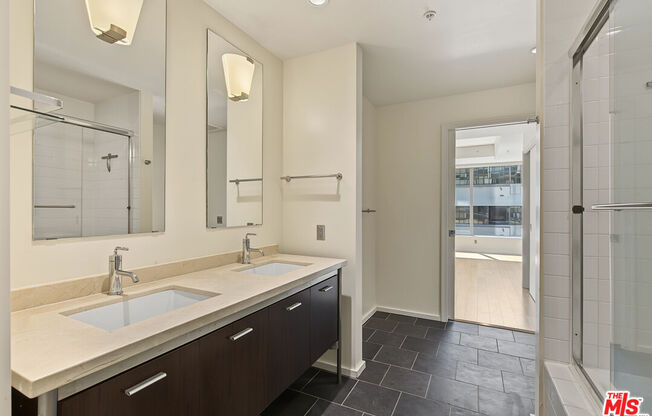 1 bed, 1.5 baths, 1,090 sqft, $3,000, Unit 302