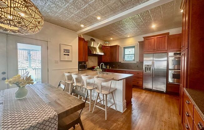 516 Fourth Street 1.2 miles to CC, 4 Bed 2.5 Bath