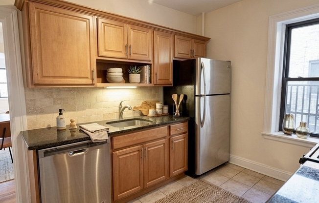 2 beds, 1 bath, 833 sqft, $2,900, Unit 52