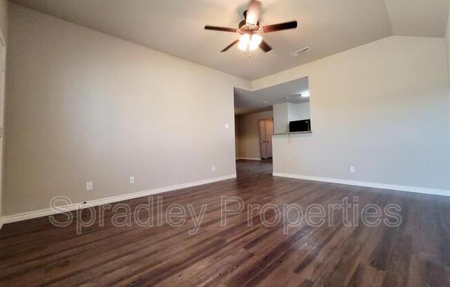 3 beds, 2 baths, 1,316 sqft, $1,425