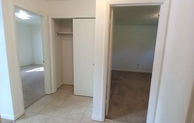 2 beds, 1 bath, 903 sqft, $1,170, Unit K-5