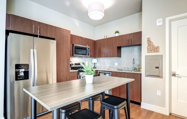 Studio, 1 bath, 540 sqft, $1,300, Unit 606