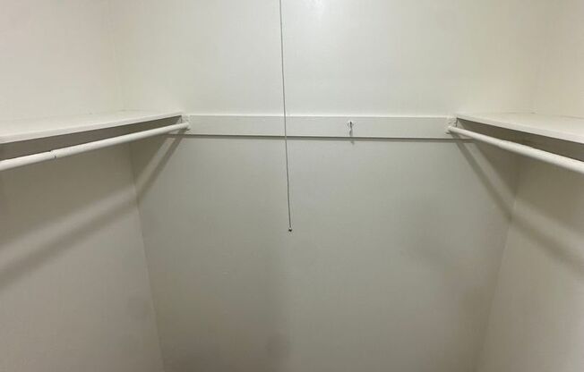 1 bed, 1 bath, 700 sqft, $1,100, Unit 5496-B